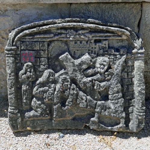 Eléments religieux 18ème - chemin de Croix en pierre naturelle.