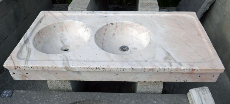 Evier double vasque ancien en pierre dure avec vasques rondes et égouttoir - évier en marbre