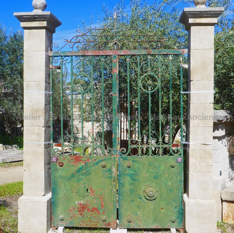 Wrought iron double-doors gate sold with its 4 hinges at The Antique Materials in Provence Alain Bidal