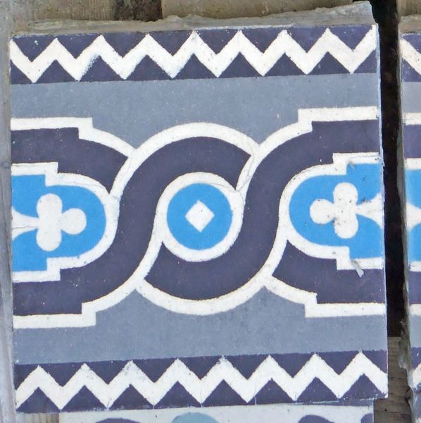 Carreau de ciment ancien en vente en Provence chez Atelier Alain BIDAL