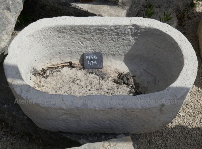 Ancien bac en pierre de forme ovale pour jardinière écologique ** VENDU