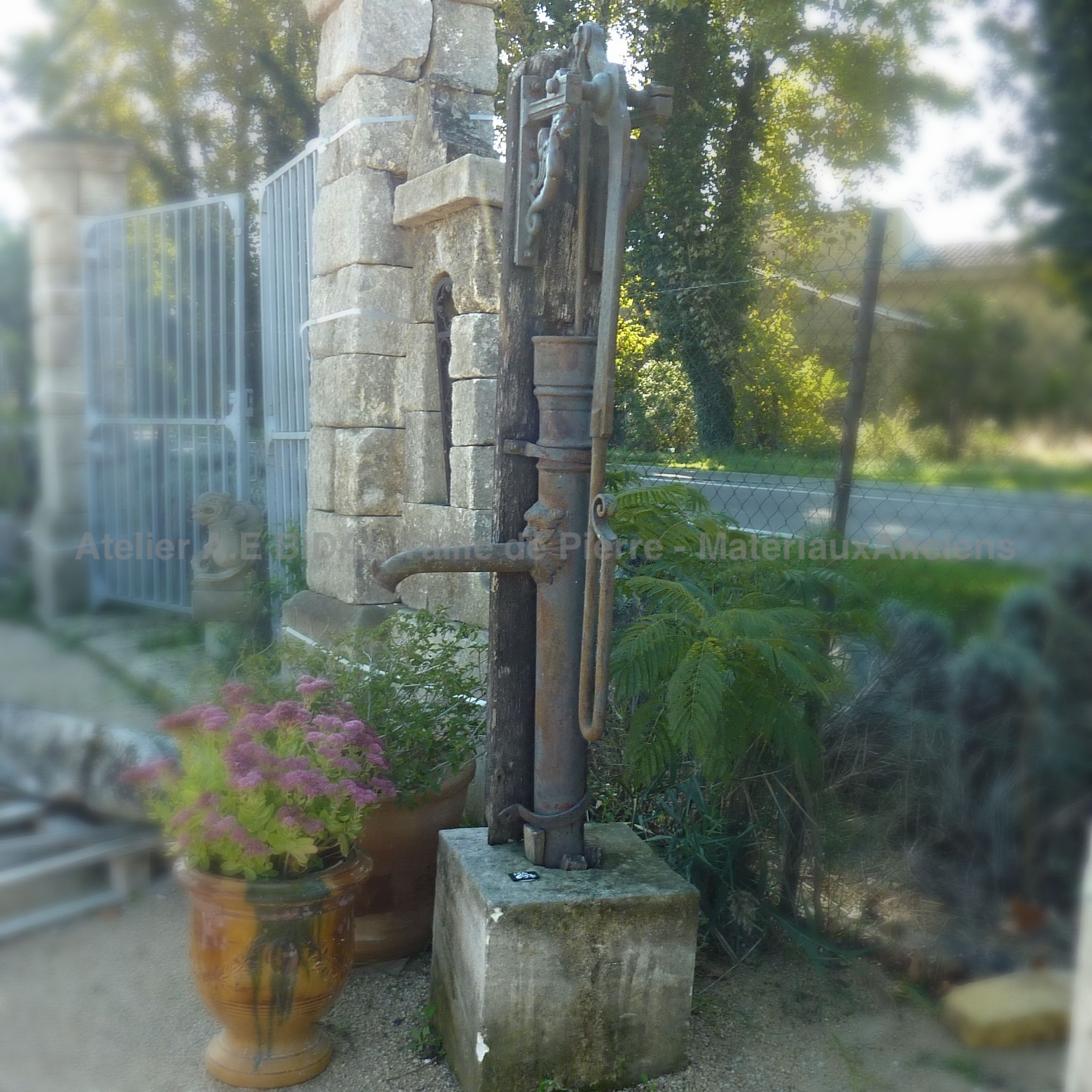 Grande et belle pompe ancienne à bras en fonte ** VENDUE