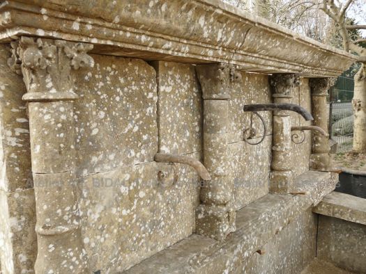 Grande fontaine d'extérieur en pierre ** VENDUE