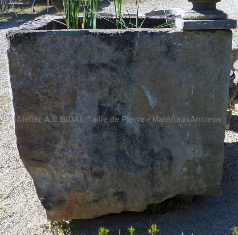 Large antique trough in weathered stone - Atelier Alain BIDAL (Provence)
