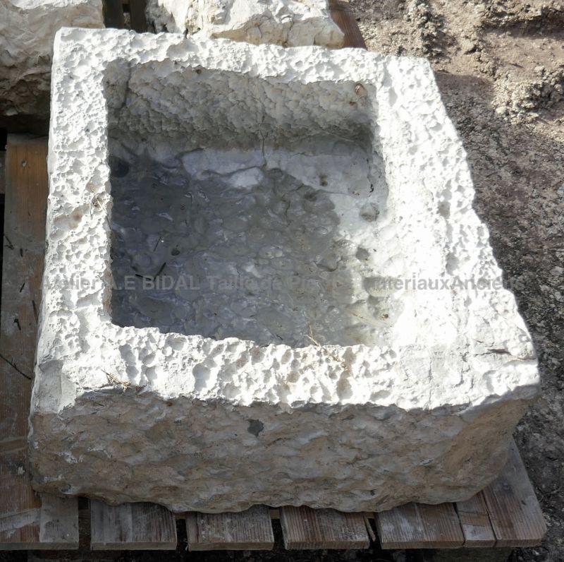 Auge ancienne en pierre dure par Les Matériaux Anciens en Provence Alain BIDAL