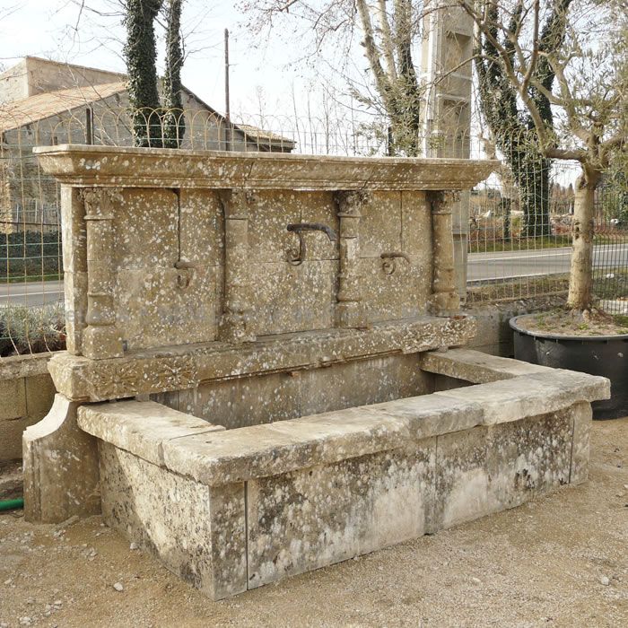 Grande fontaine d'extérieur en pierre ** VENDUE