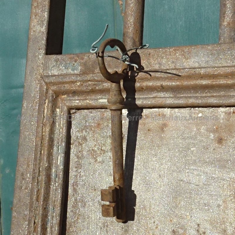 Ce portail ancien en fer forgé est vendu avec son système de fermeture ǀ Atelier BIDAL