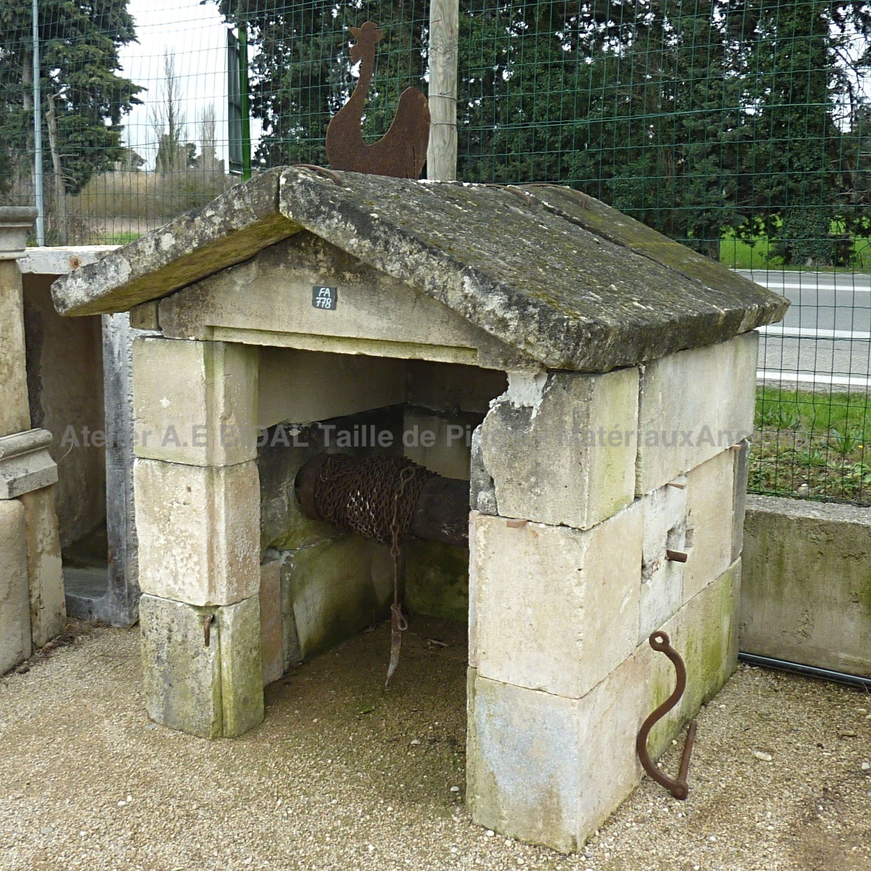 Beau puits en état de fonctionnement - puits pour jardin.