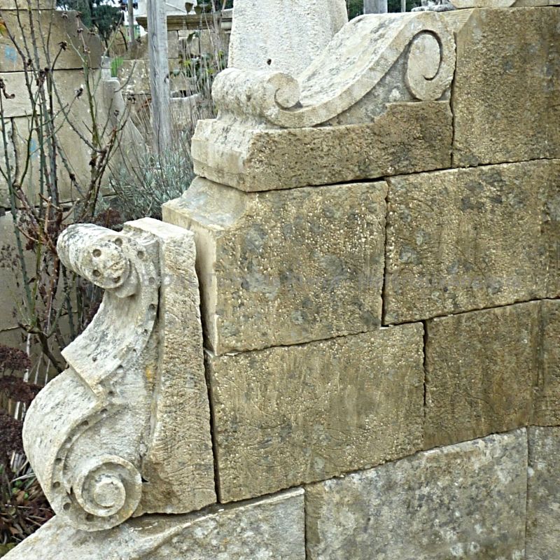 Large Provence fountain in stone | Wall fountain of an exceptional beauty.