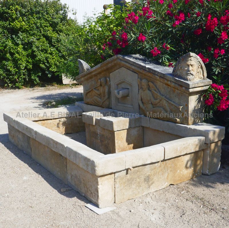 Old-fashioned fountain with carved decoration of 2 angels with trumpets : Atelier Alain BIDAL (Provence)