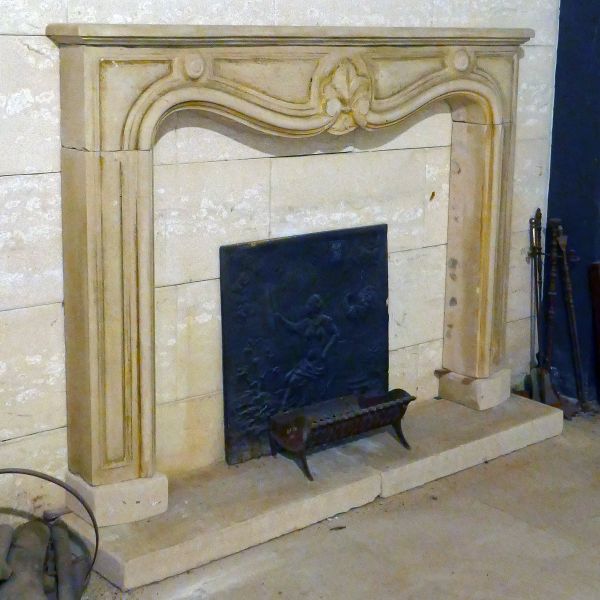Antique veneering fireplace in patinated stone with base : Atelier Alain BIDAL, Provence