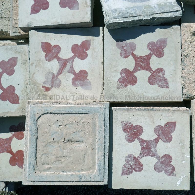 Carrelage ancien de ciment en vente en Provence chez Atelier Alain BIDAL