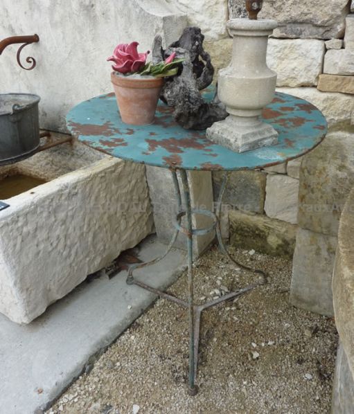 Petit guéridon ancien en fer forgé ** VENDU