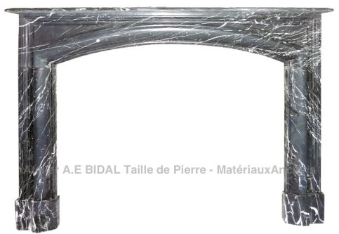 Cheminée marbre noir veiné de blanc - cheminée ancienne de style Louis 14.
