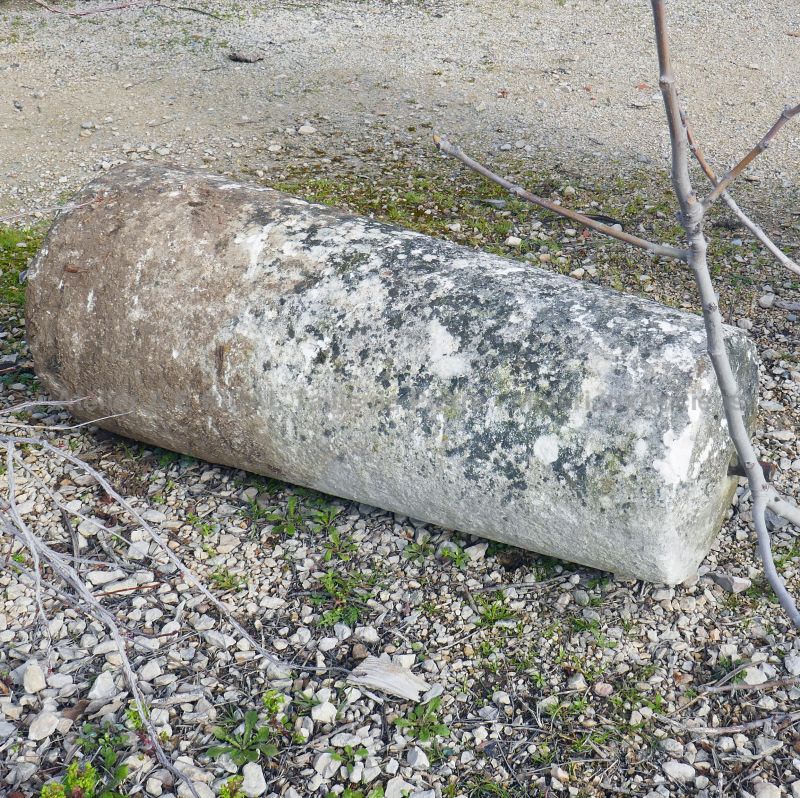 Rouleau en pierre pour borne ou poteau rustique - Les Matériaux anciens en Provence Alain BIDAL
