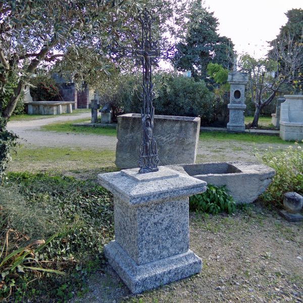 Reclaimed cast iron cross from the 19th century - Atelier Alain BIDAL (Provence)