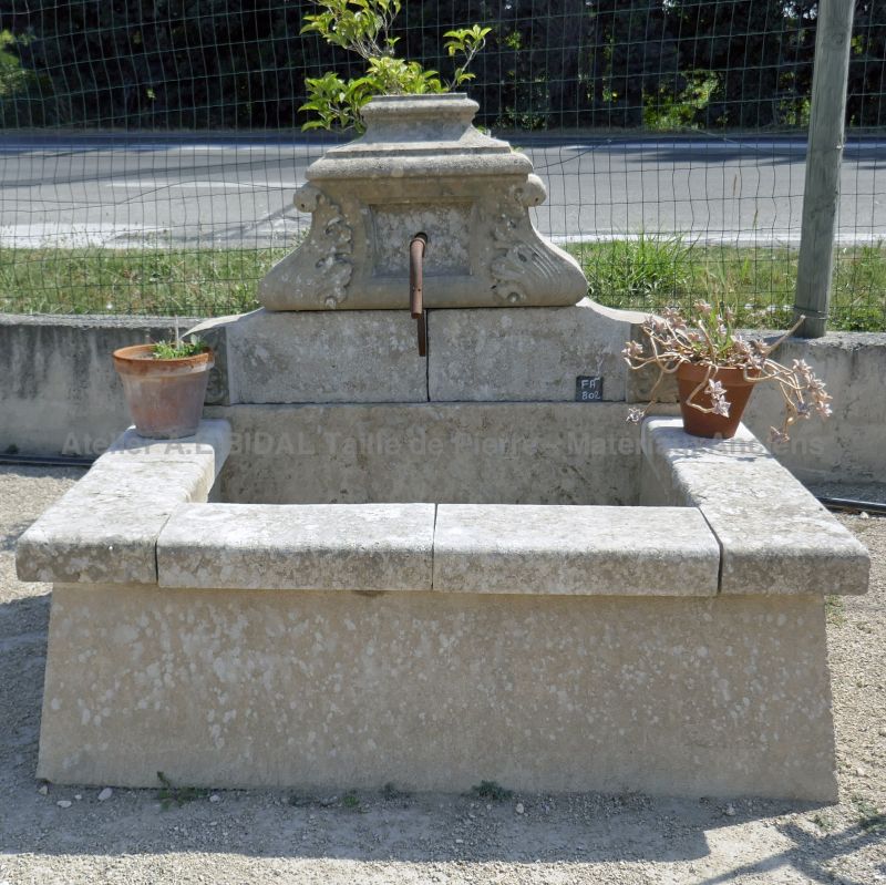 Outdoor fountain with basin signed Alain Bidal - Wall fountain with a finely worked pediment.