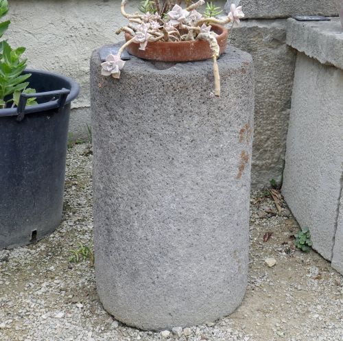 Beautiful stone planter in a pretty gray color - circular trough in stone.