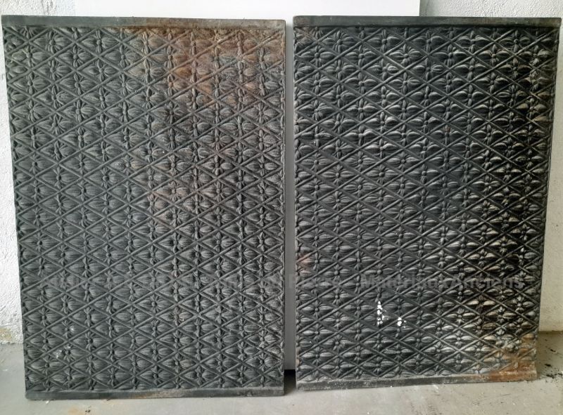 Plaque pour cheminée en fonte : ancienne double plaque en fonte par Atelier Alain BIDAL, Provence