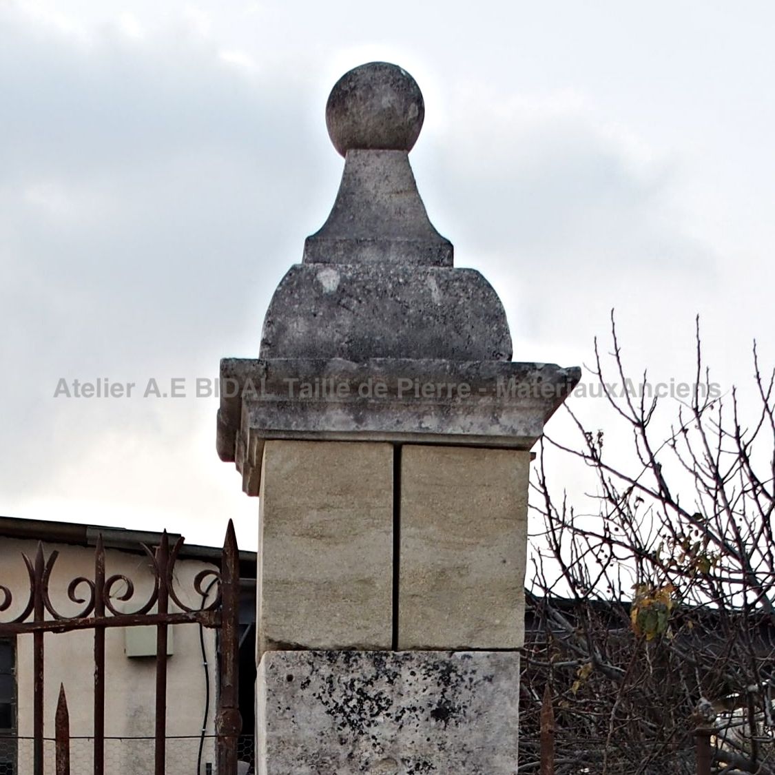Zoom on the top of our old stone pillar - old pillar currently placed in our exhibition park in Vaucluse.
