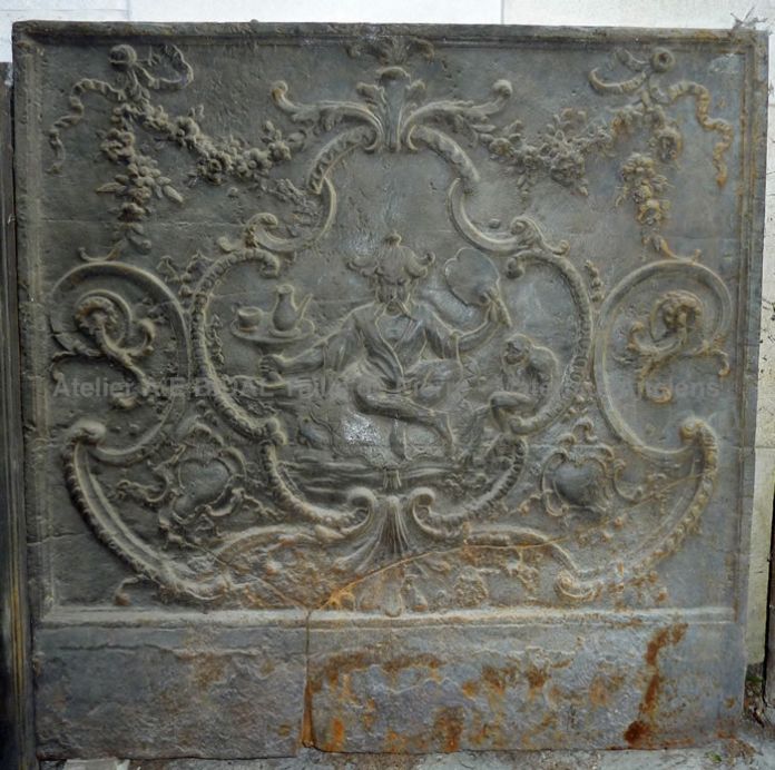 Plaque décorative cheminée décorée d'une scène asiatique - plaques de cheminée en fonte.