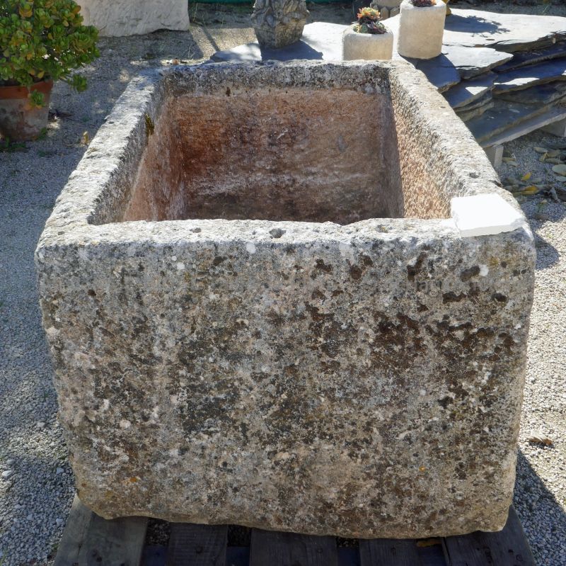 Bac ancien en pierre authentique de Provence de chez Alain Bidal.