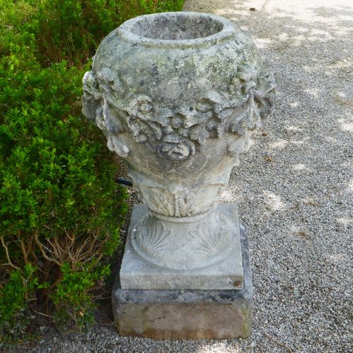 Vase ancien en pierre patinée sculptée à la main - Atelier Alain BIDAL (Provence)