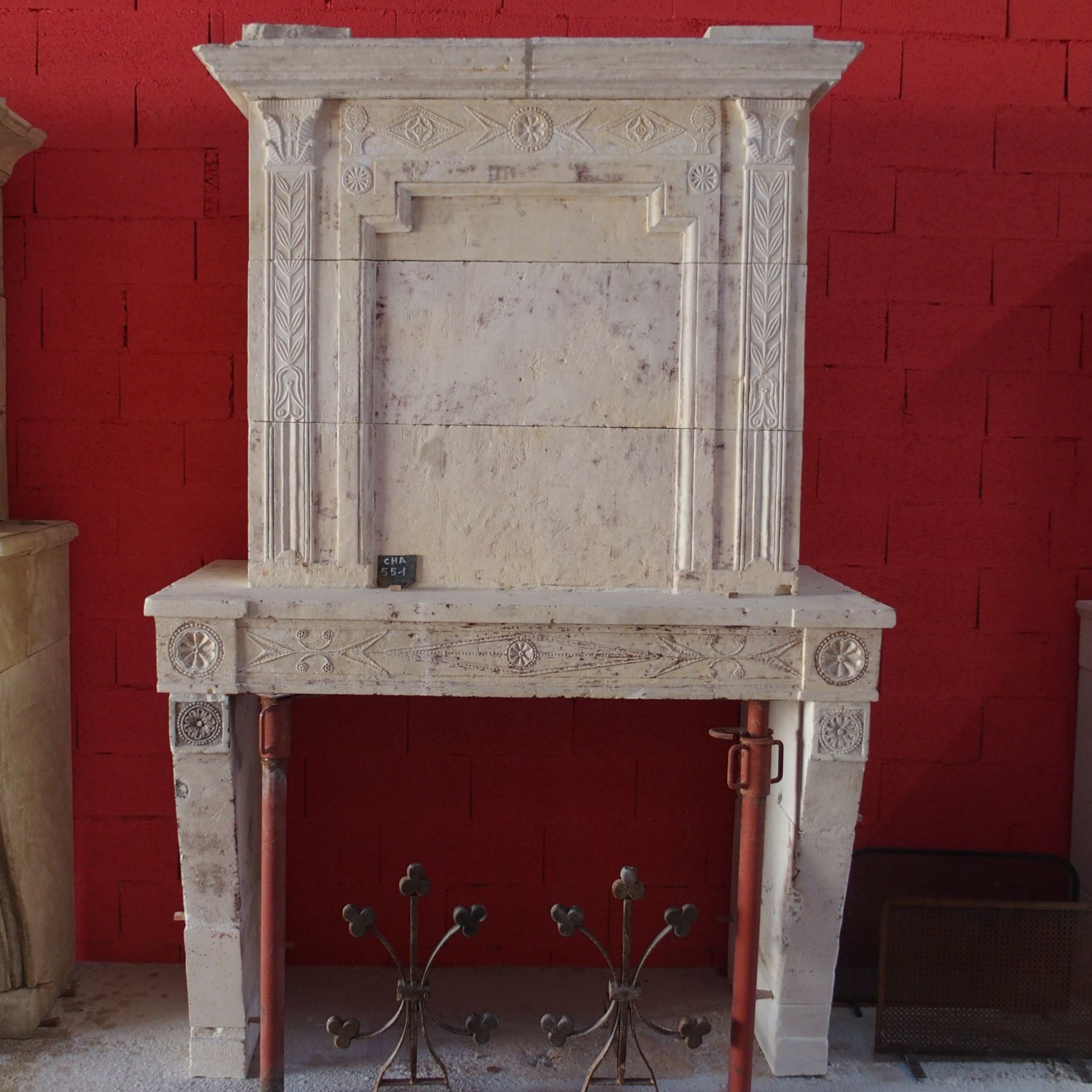 Louis XVI fireplace made of Richemont stone: an authentic French stone.