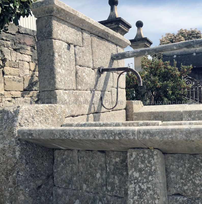 Garden fountain: large washhouse-style basin in old stones by Alain Bidal Antique Materials in Provence