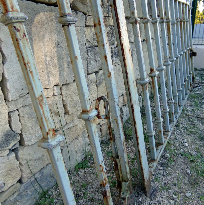 Openwork antique gate : large wrought iron double-door gate for sale at Atelier Alain BIDAL (Provence)