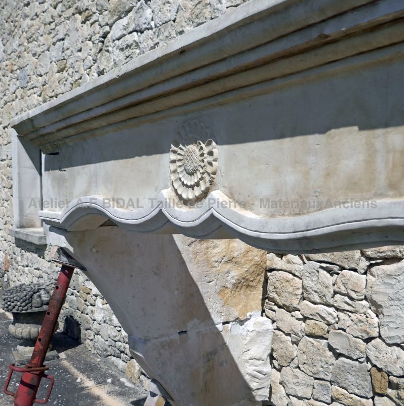 Monumental Louis XIII limestone fireplace for sale at Atelier Alain BIDAL, Provence