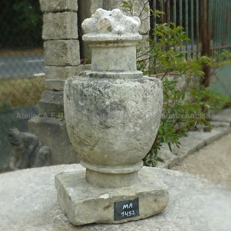 Petit pot à feu ancien en pierre pour déco authentique
