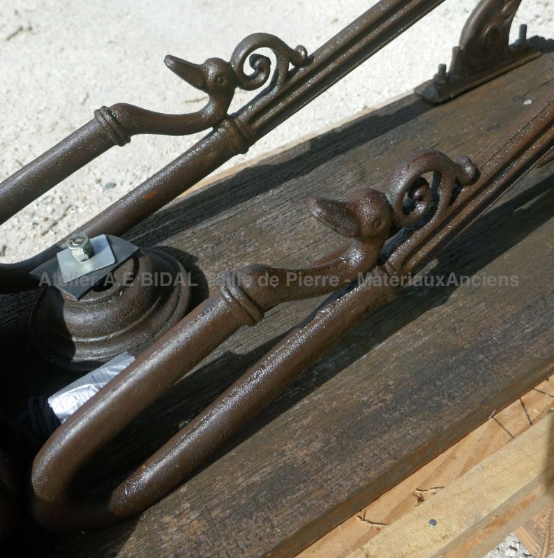 Antique water pump for sale at Alain BIDAL, Antique Materials in Provence.