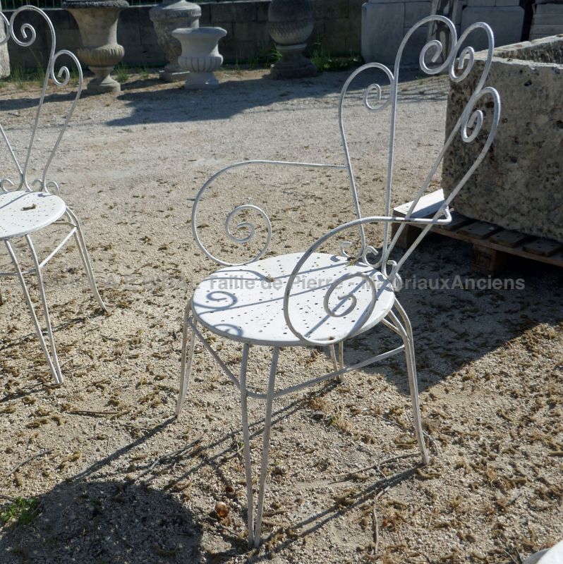 Mobilier de jardin vintage par Alain BIDAL : paire de fauteuils en fer forgé
