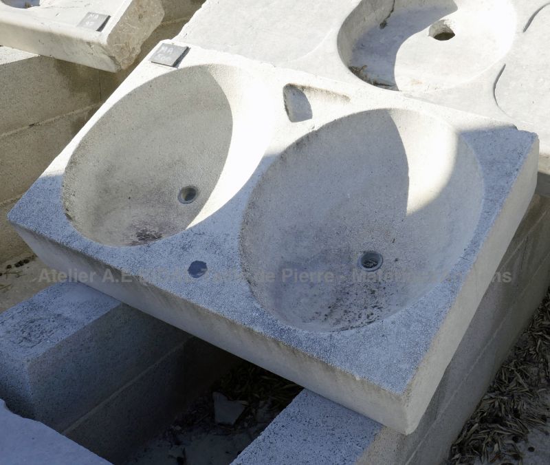 Vasque double - vasque avec porte savon/ évier ancien.