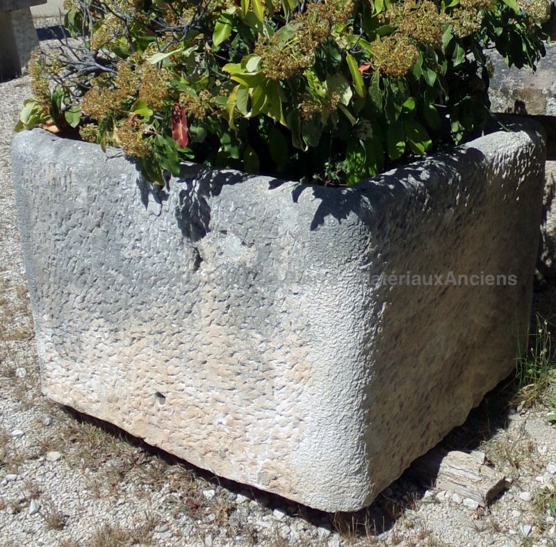 Stone planter : reclaimed massive monolithic trough - Atelier Alain BIDAL (Provence)