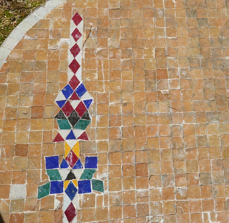 Photo of the antique mosaic tiles on the round top of our rustic table : Atelier Alain BIDAL, Provence