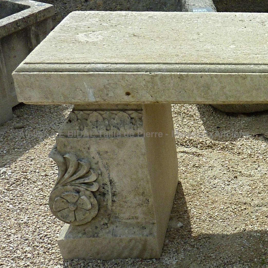 Banc en pierre pour l'extérieur - mobilier de jardin ancien en matériaux anciens.