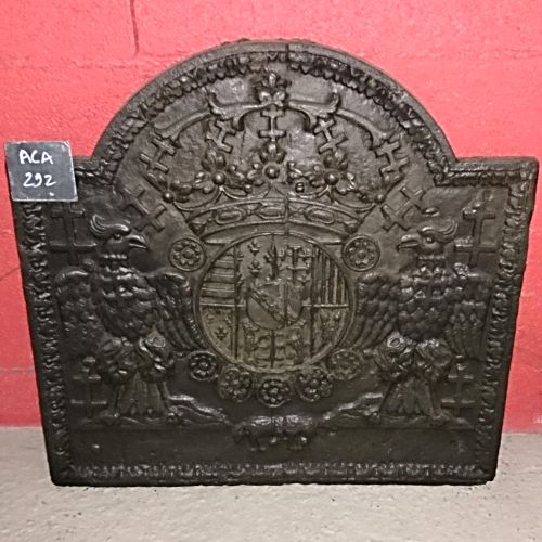 Antique Materials Alain Bidal ǀ French 18th Century decorative cast iron plate with coat of arms.