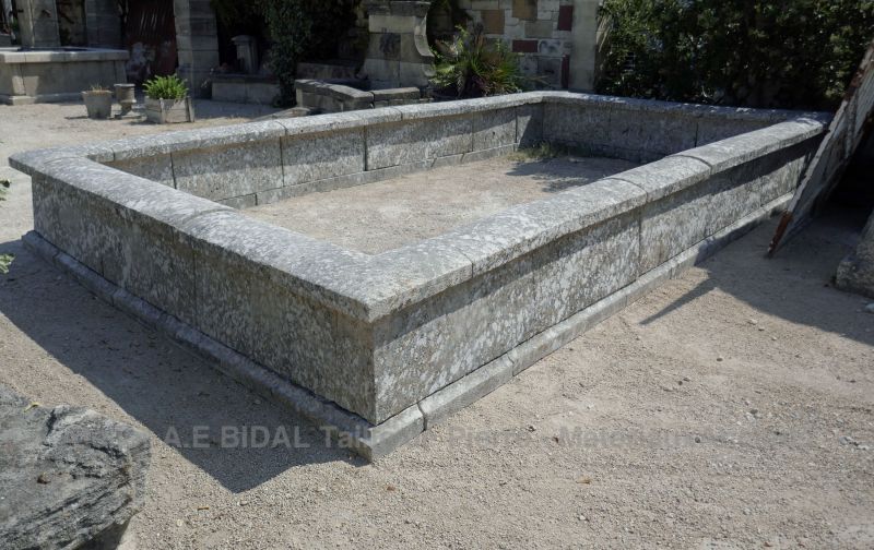 Beautiful outdoor basin for a unique garden decoration | Stone basin for sale in Provence at Alain BIDAL.