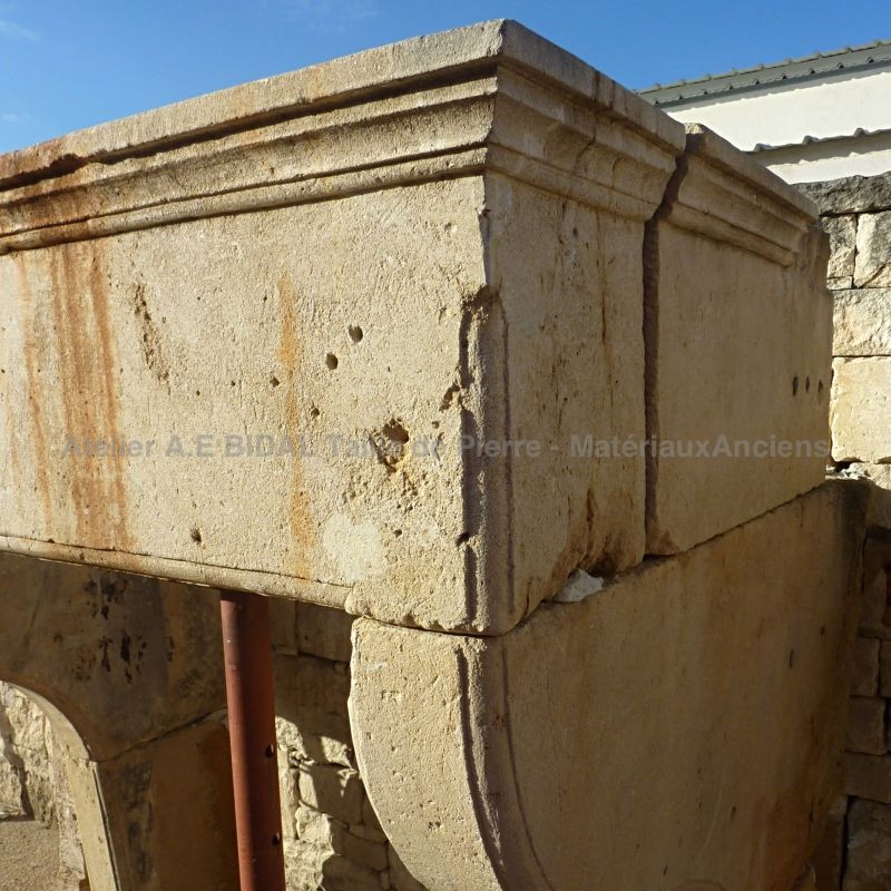 Cheminée Louis 13 - cheminée ancienne en pierre de style rustique ou paysan.