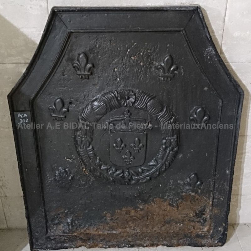 French Antique Cast Iron Fireplace Fireback ǀ 18th Century Decorative Iron Fireback ǀ Antique Materials Alain Bidal in Provence.