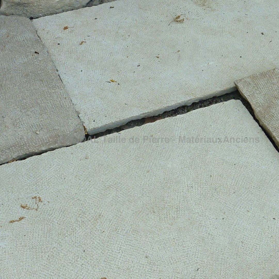 Alain Bidal est un spécialiste des matériaux anciens et des dalles anciennes en pierre naturelle.