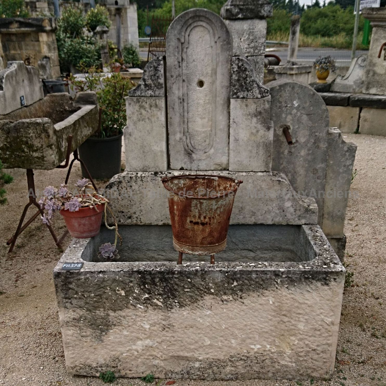 Outdoor fountain with a waterproof rectangular basin | Ancient wall fountain for an elegant and authentic decoration.