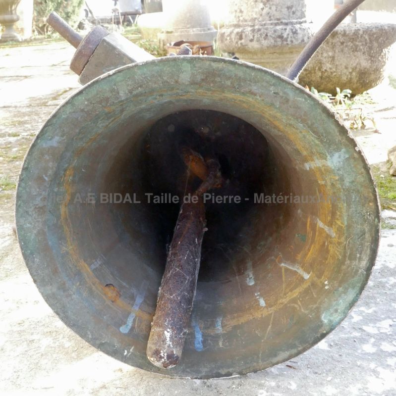 Belle ancienne cloche en bronze en vente en Provence chez Atelier Alain BIDAL