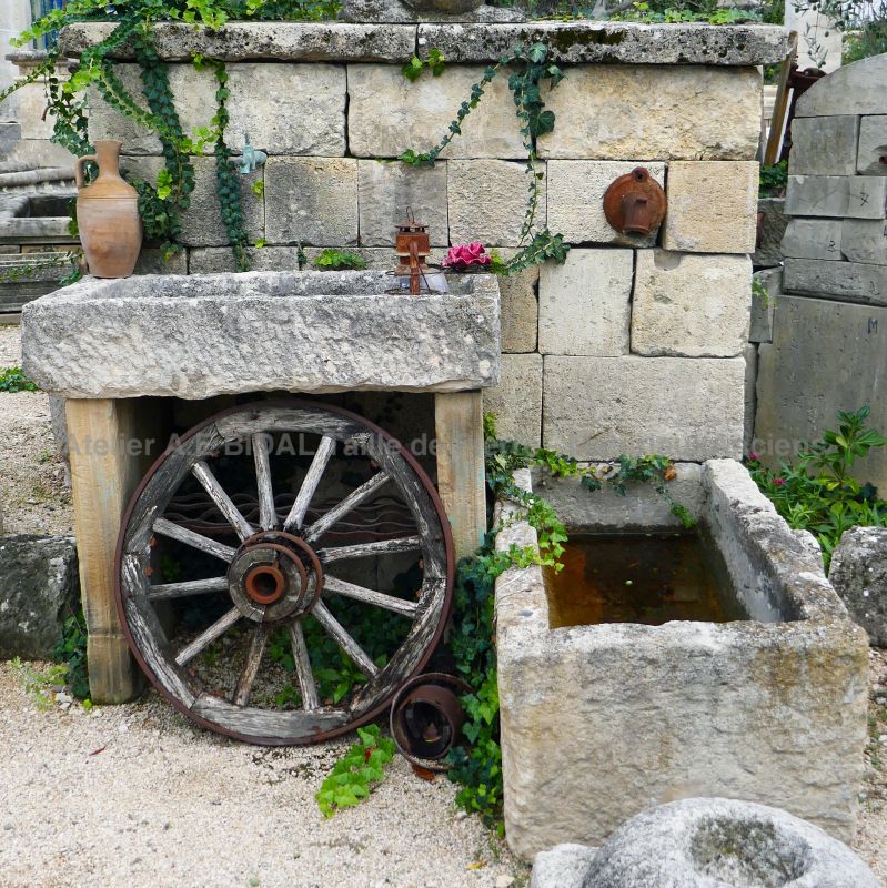 Beautify your garden with an original stone fountain to discover in Provence at Atelier Alain BIDAL.