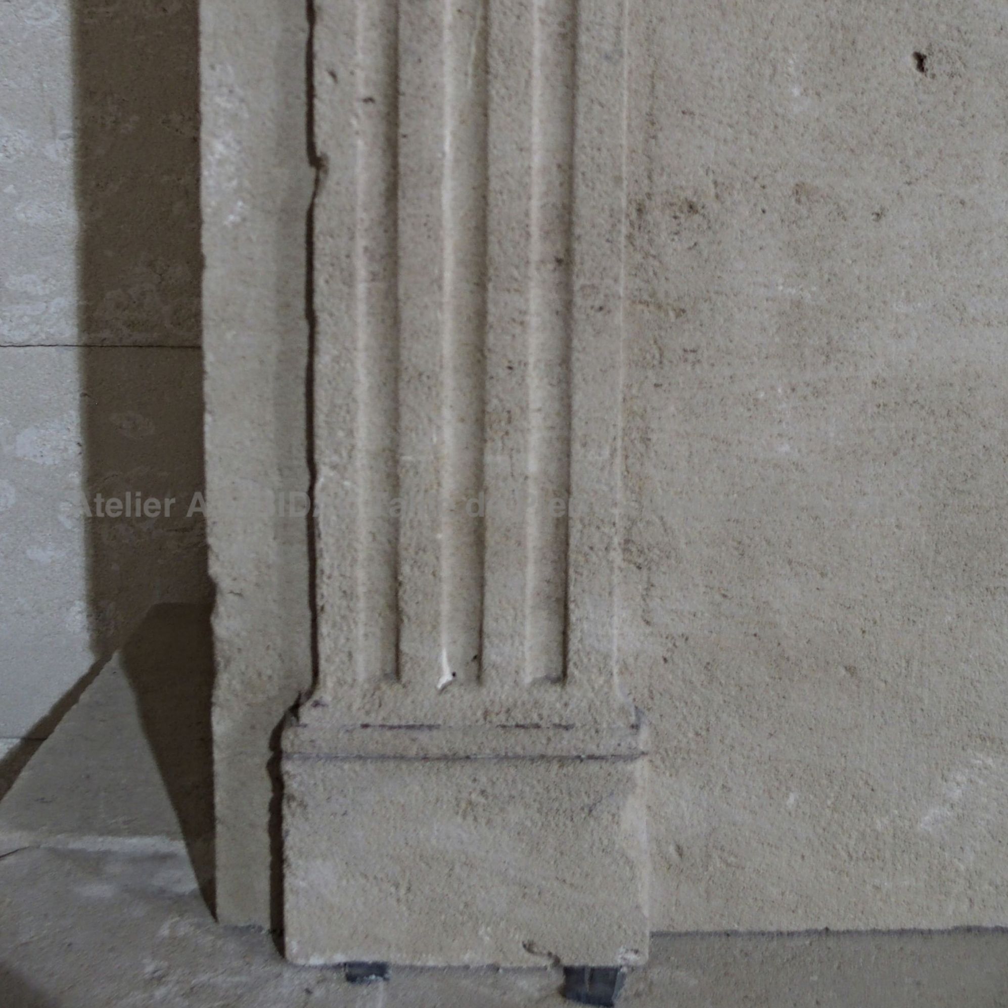 Jambage de notre cheminée Louis 16 en pierre de Savonnière.