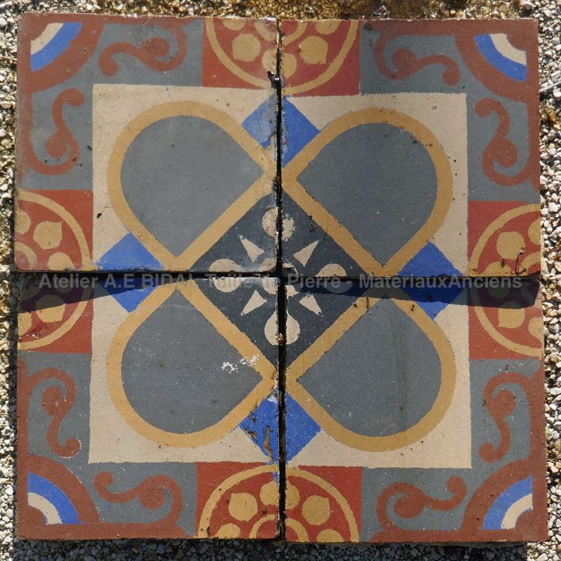 Ancien carreau en ciment motif végétal en vente en Provence chez Atelier Alain BIDAL