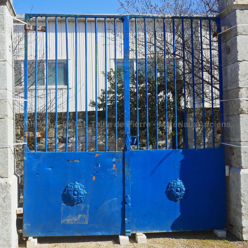 Portail ancien en fer forgé pour embellir l'entrée de votre propriété : Atelier Alain BIDAL