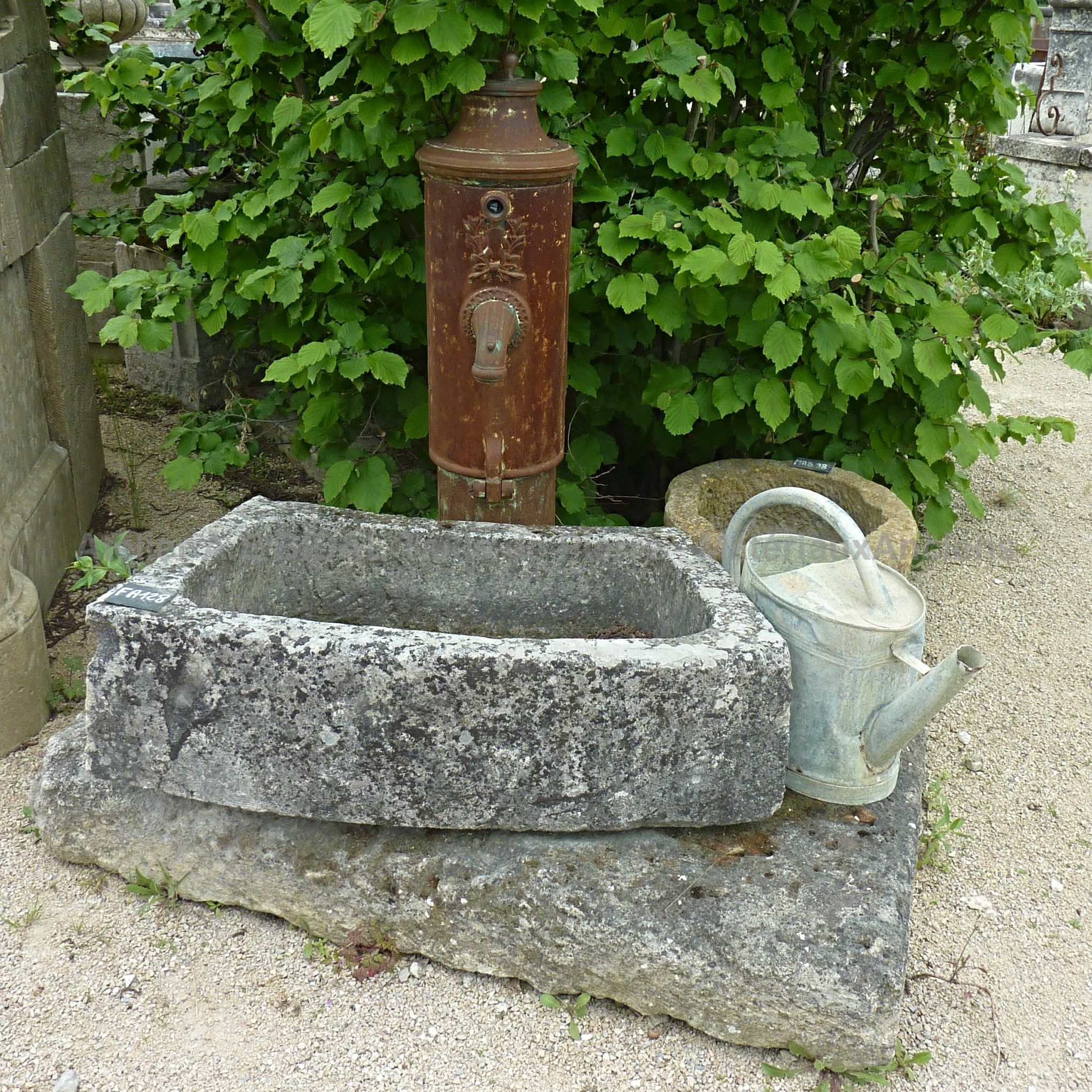 Garden fountain with rustic basin - small fountain with manual pump.